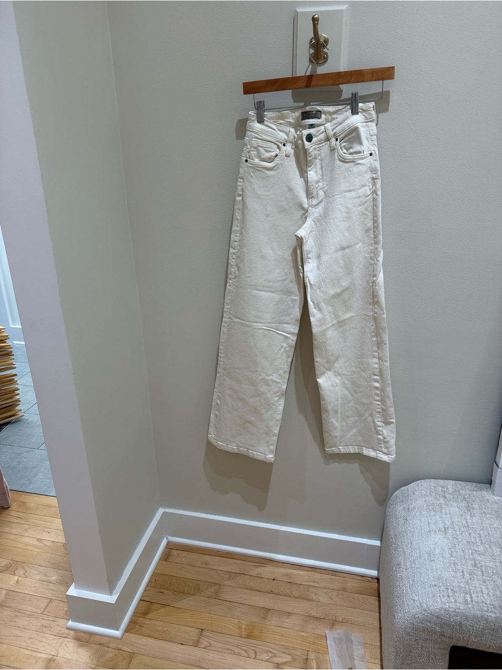 Kut from the Kloth Straight-Leg Jeans in Cream